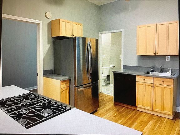 2nd image of 1130 N Wolcott Ave APT 1R