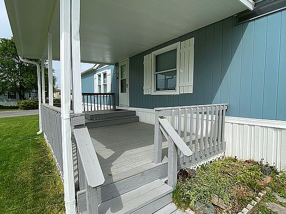 3rd image of 528 Vincent Ln