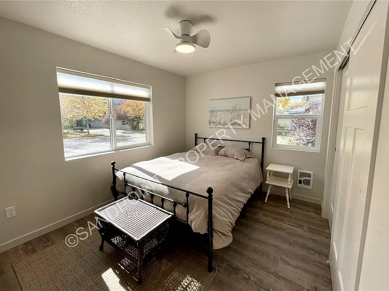 910 Poplar St — Photo 22