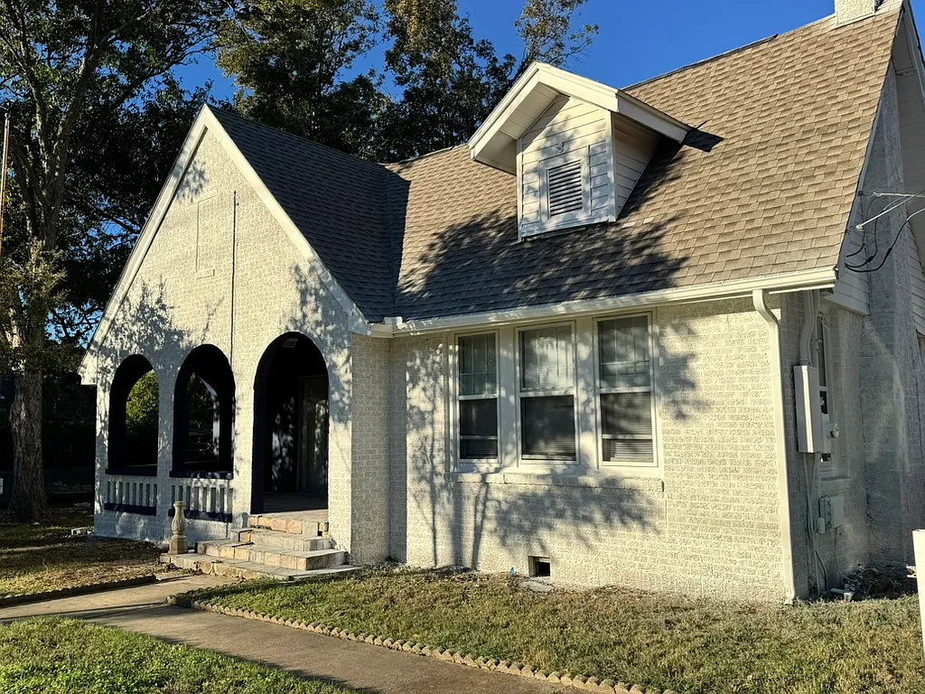 Photo 1 of 9 - 1401 Bolivar St - Denton, TX Primary Photo - 1401 Bolivar St