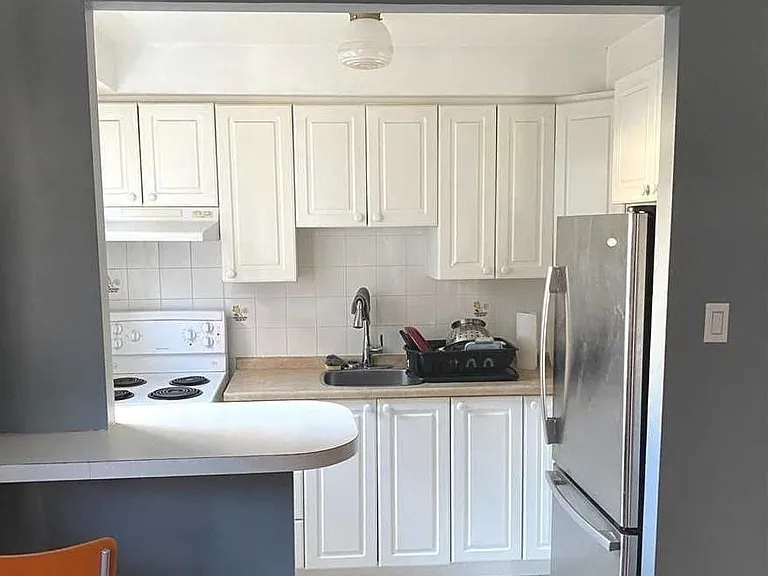 115 8th St #4 — Photo 3