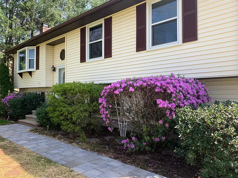 100 Tanglewood Dr — Photo 1