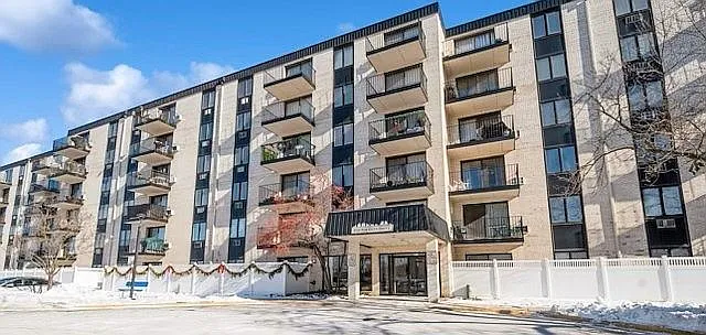 9731 N Fox Glen Dr #1M — Photo 1