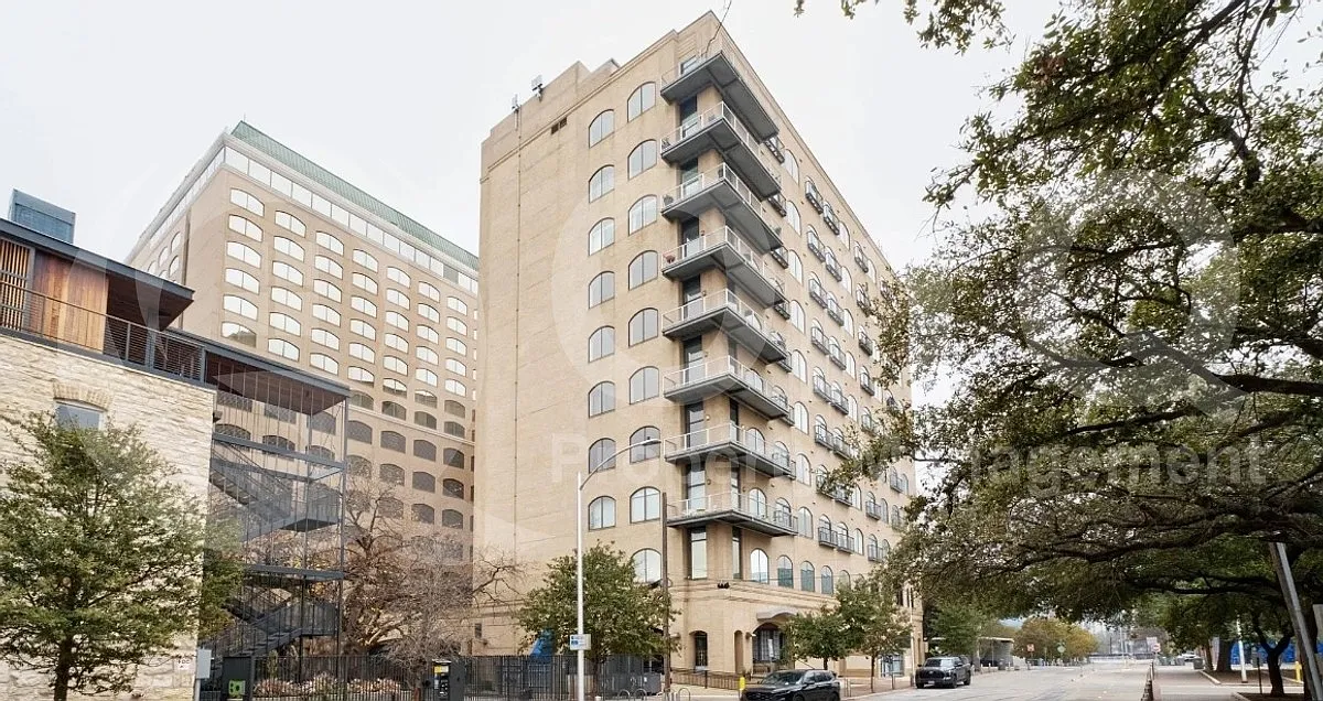 Building Photo - 507 Sabine St #905
