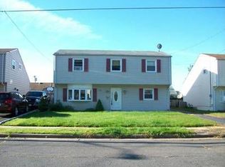 124 Camelot Dr, Port Reading, NJ 07064