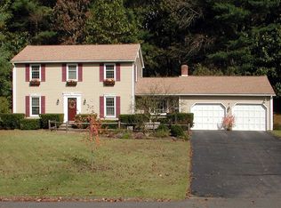 17 Hampton Village Dr, Granby, CT 06035