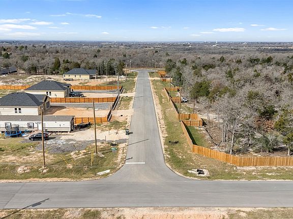 2nd image of 131 Los Robles Rd