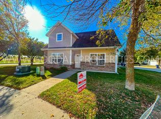 4307 152nd Pl, Urbandale, IA 50323
