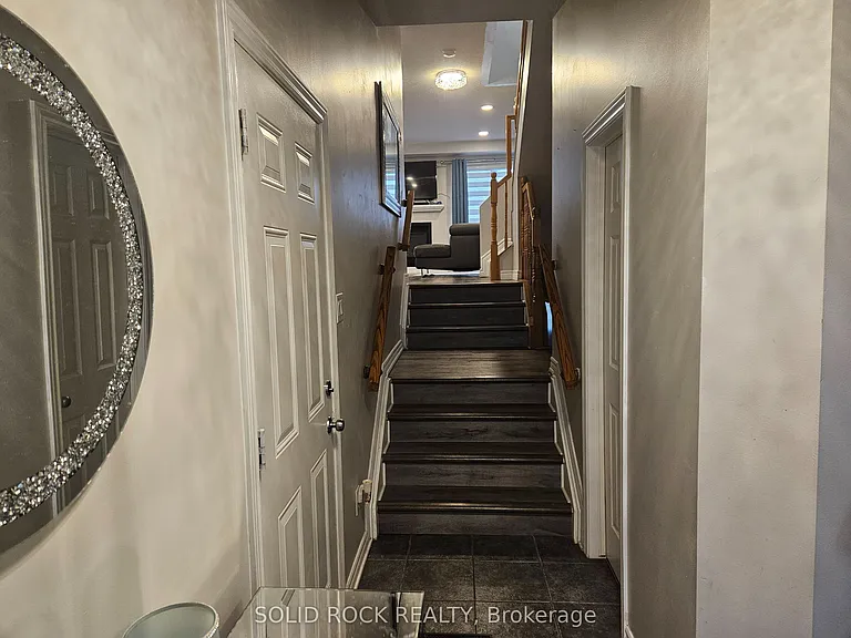 255 Catamount Ct — Photo 3