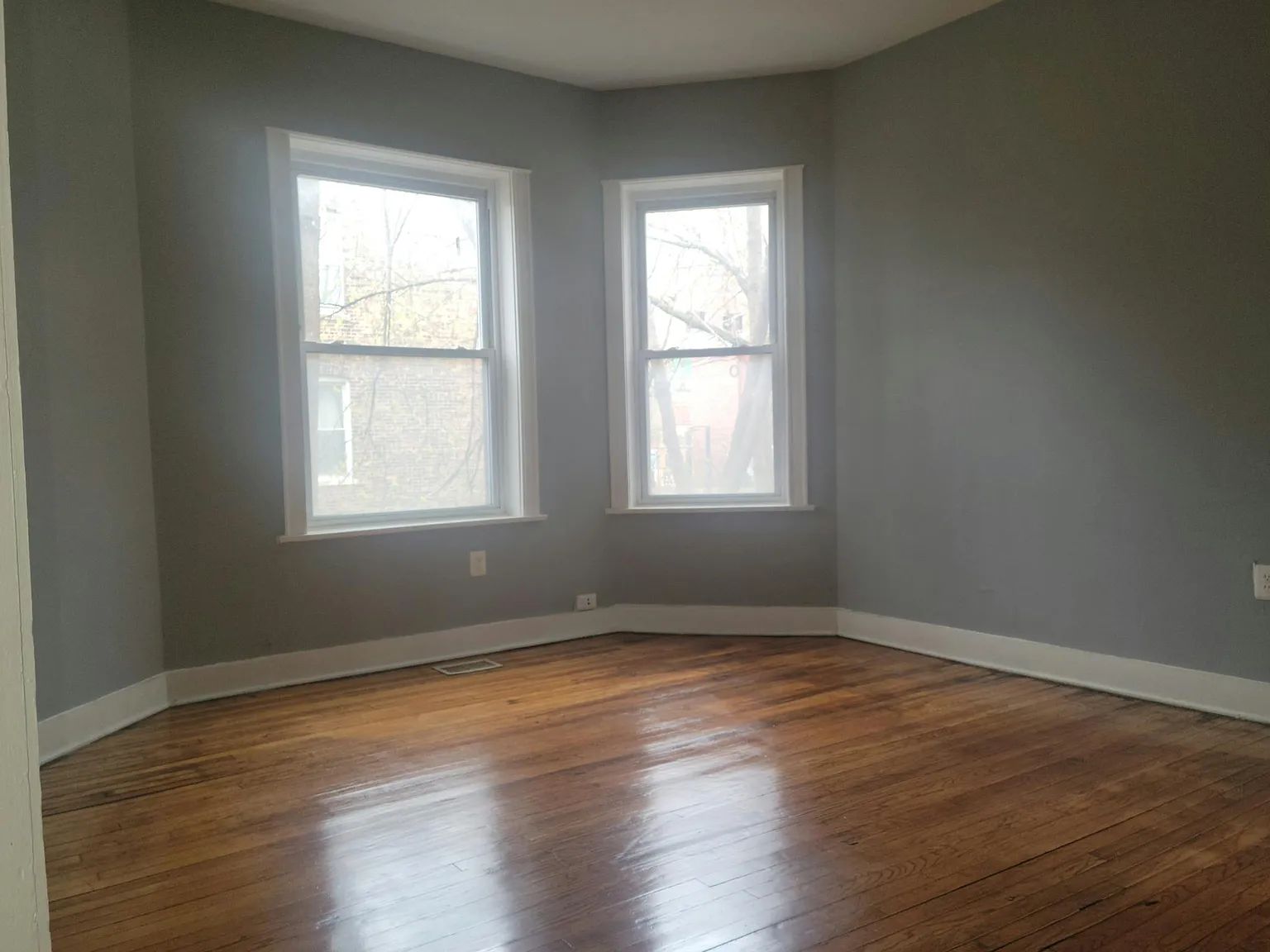 4 bed, 1200 sqft, $1,800 — Photo 2