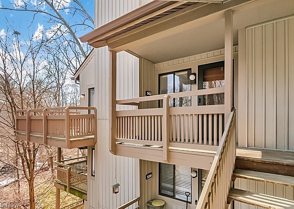 1st image of 562 Meredith Ln