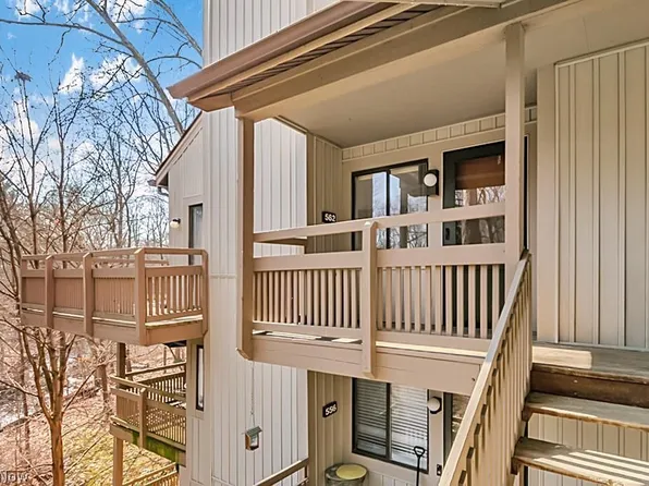 562 Meredith Ln, Cuyahoga Falls, OH 44223