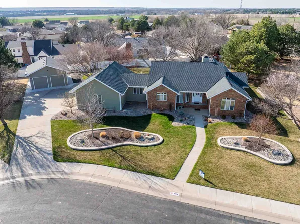 3113 Thunderbird Cir, Hays, KS 67601