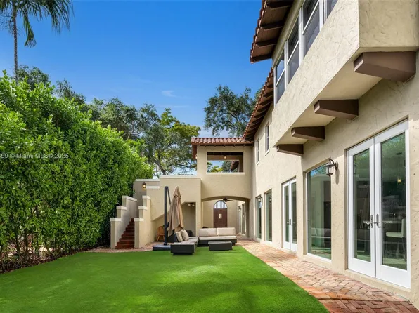 440 Rosaro Ave, Coral Gables, FL 33146