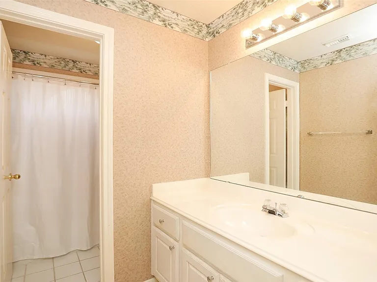 7502 Holly Court Est — Photo 32