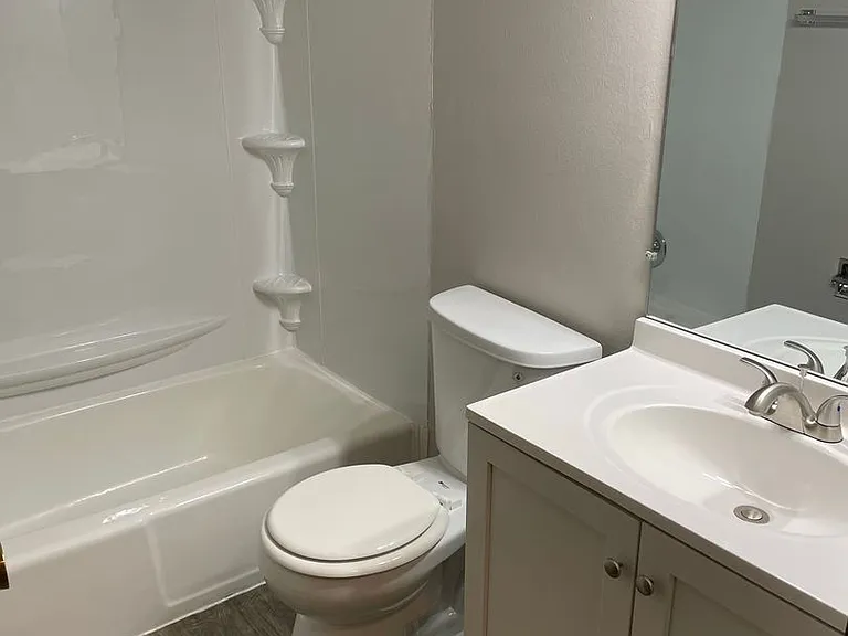 Executive East Apartments — Photo 13