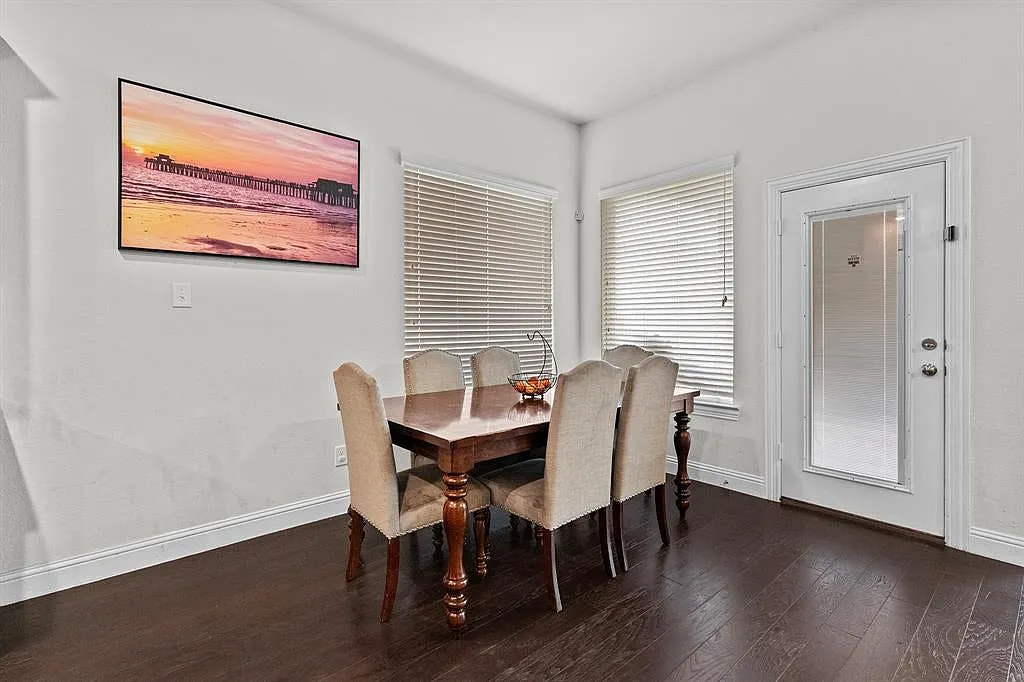 3 bed, 2041 sqft, $2,700 — Photo 4