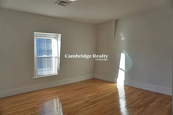 4 Osgood St #3T — Photo 8