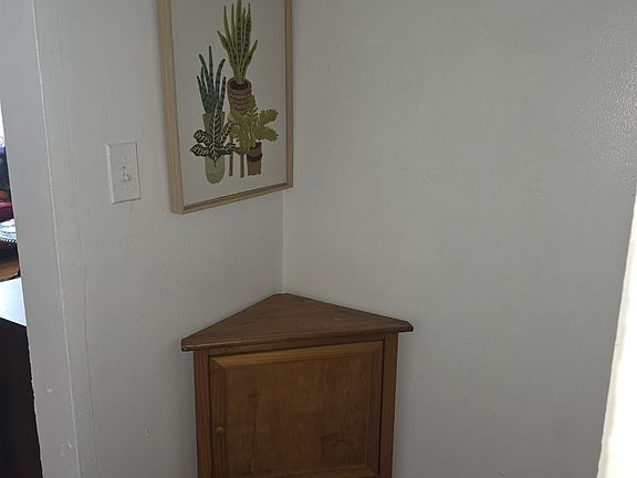 3rd image of 906 Peter St