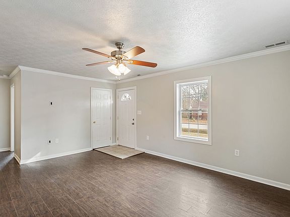 4th image of 163 Eastwood Dr