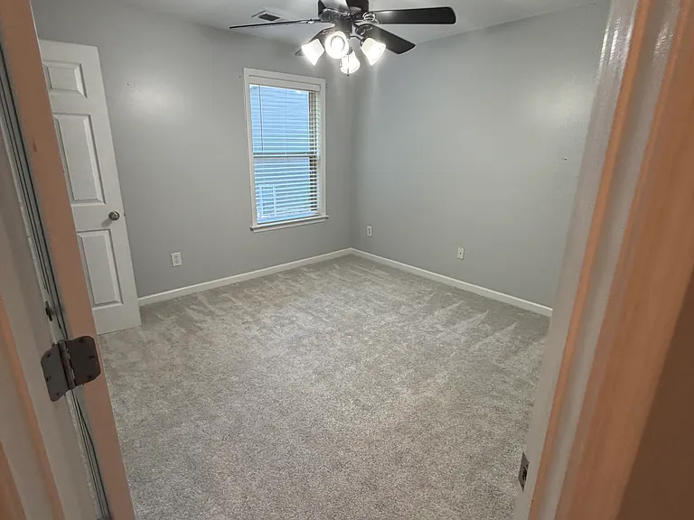 114 Creighton Ln — Photo 52