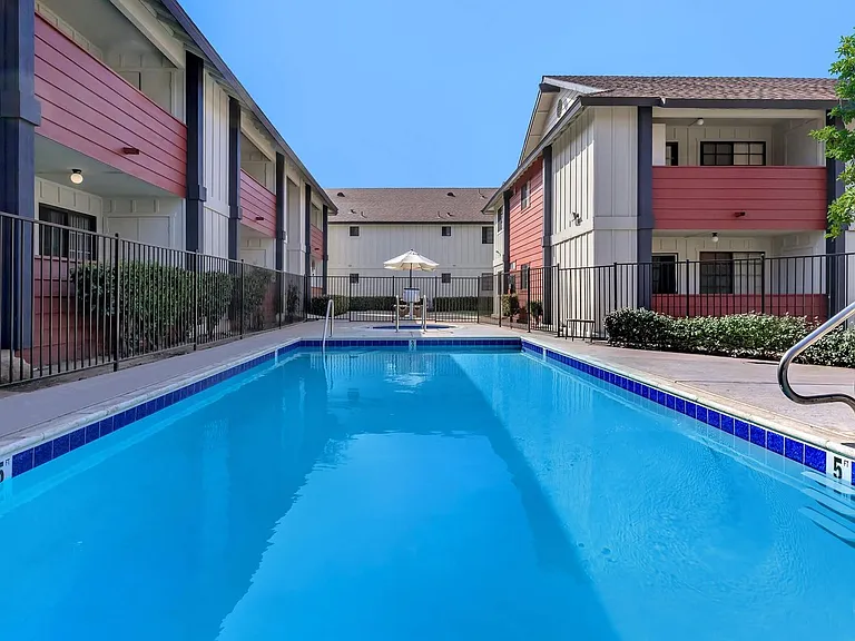 Hollister Creek Apartments — Photo 26