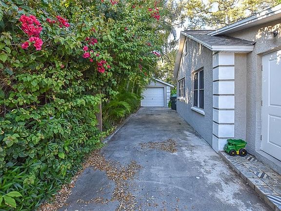 3rd image of 128 Pierce Ave