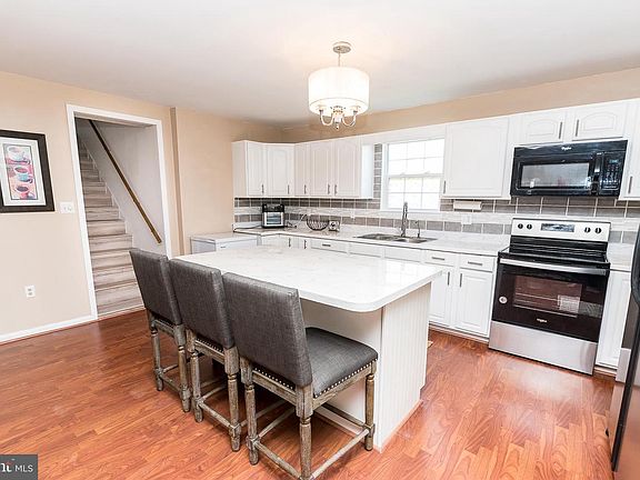 3rd image of 704 Morgan St