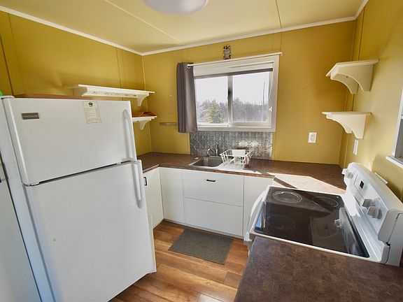 4th image of 270 Range Road 102 #57201