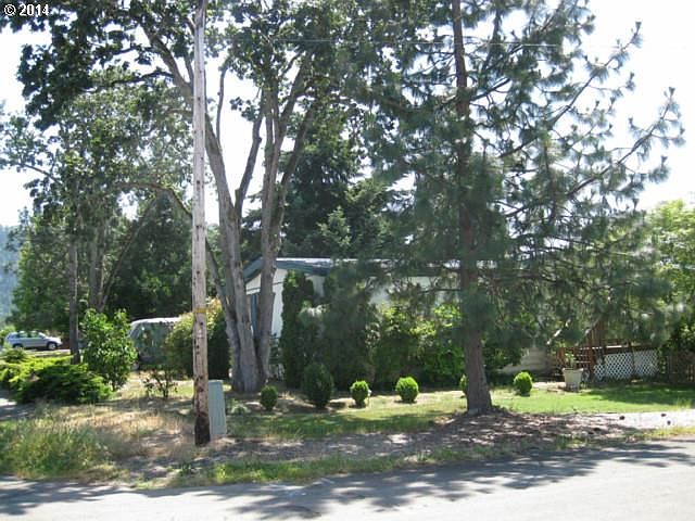 2nd image of 511 SE Garden Way Dr