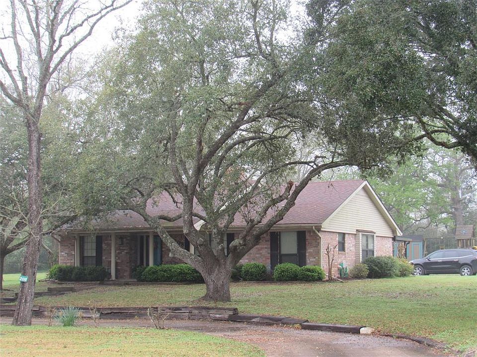 1st image of 208 Oak Hill Dr