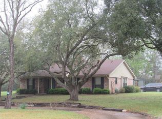 208 Oak Hill Dr, Brenham, TX 77833
