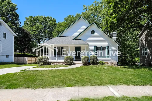 7828 N Michigan Ave Photo 1