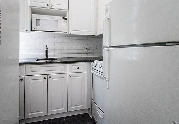 3rd image of 4 Park Ave APT 12T