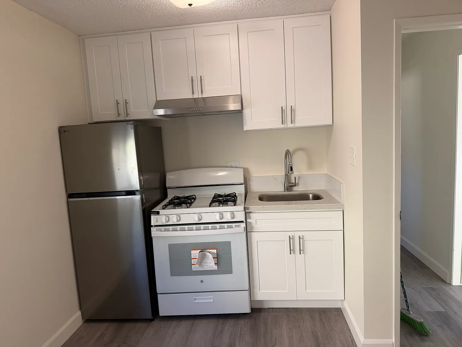 Studio, 400 sqft, $1,350 — Photo 2