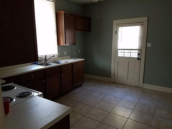 3rd image of 3913 Franklin Ave