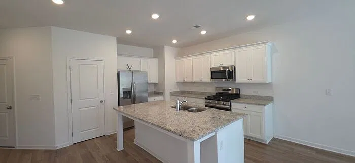 3 bed, 2.5 bath, 1836 sqft, $2,395 — Photo 3