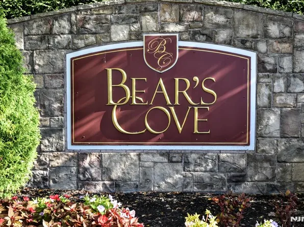 45 Windsor Ln, Ramsey, NJ 07446