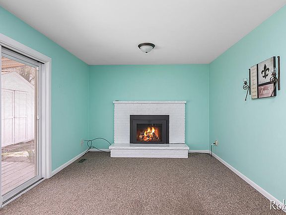 4th image of 719 Beaumont Dr NW