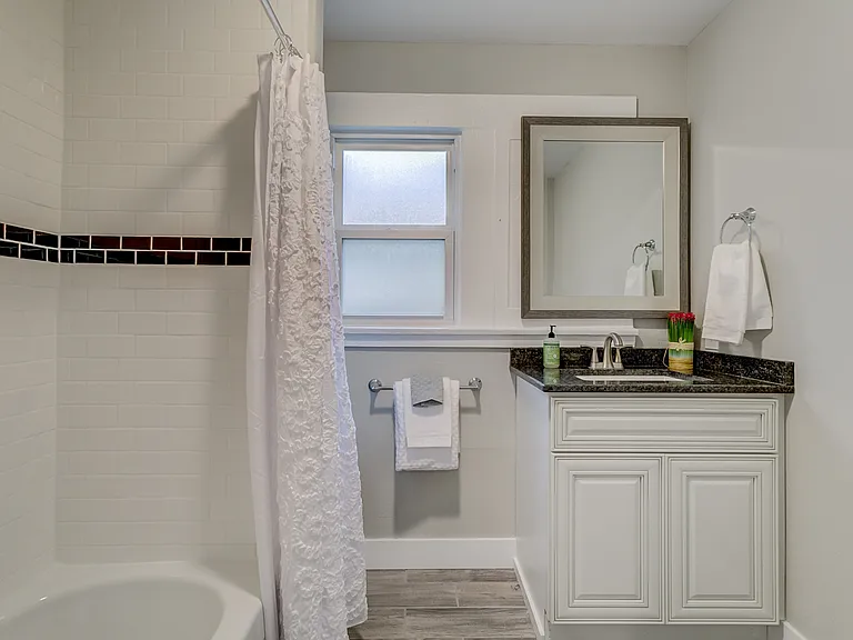 439 N Walnut St — Photo 41