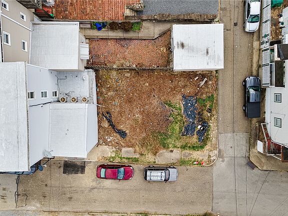 3rd image of 3212 Downing St