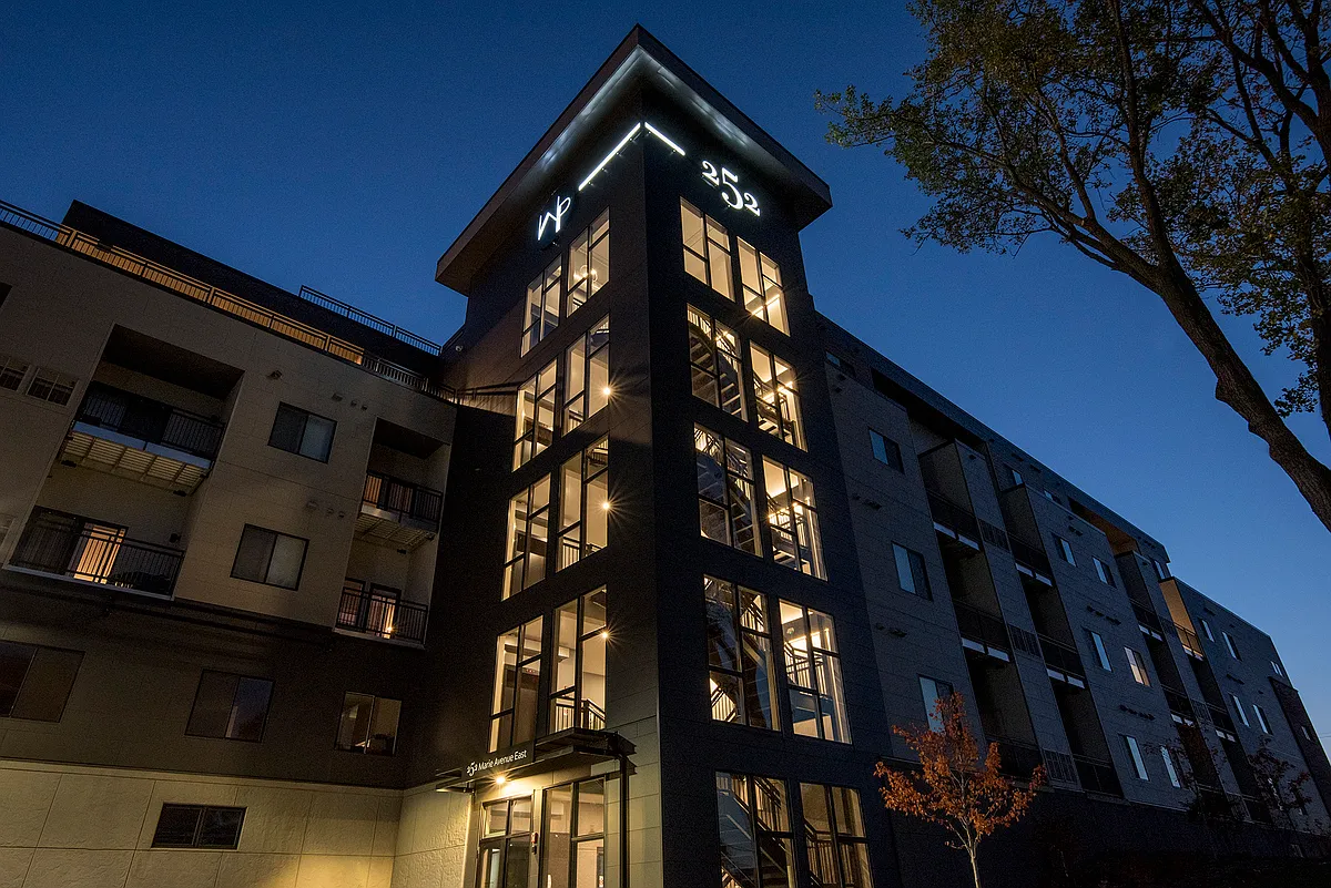 Building Photo - Rooftop 252