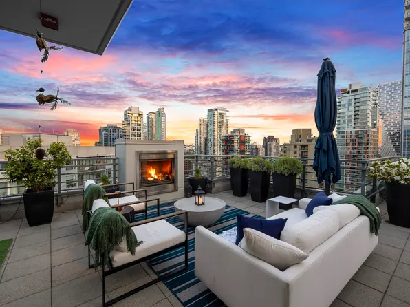 1205 Howe St #1503, Vancouver, BC V6Z 0B2