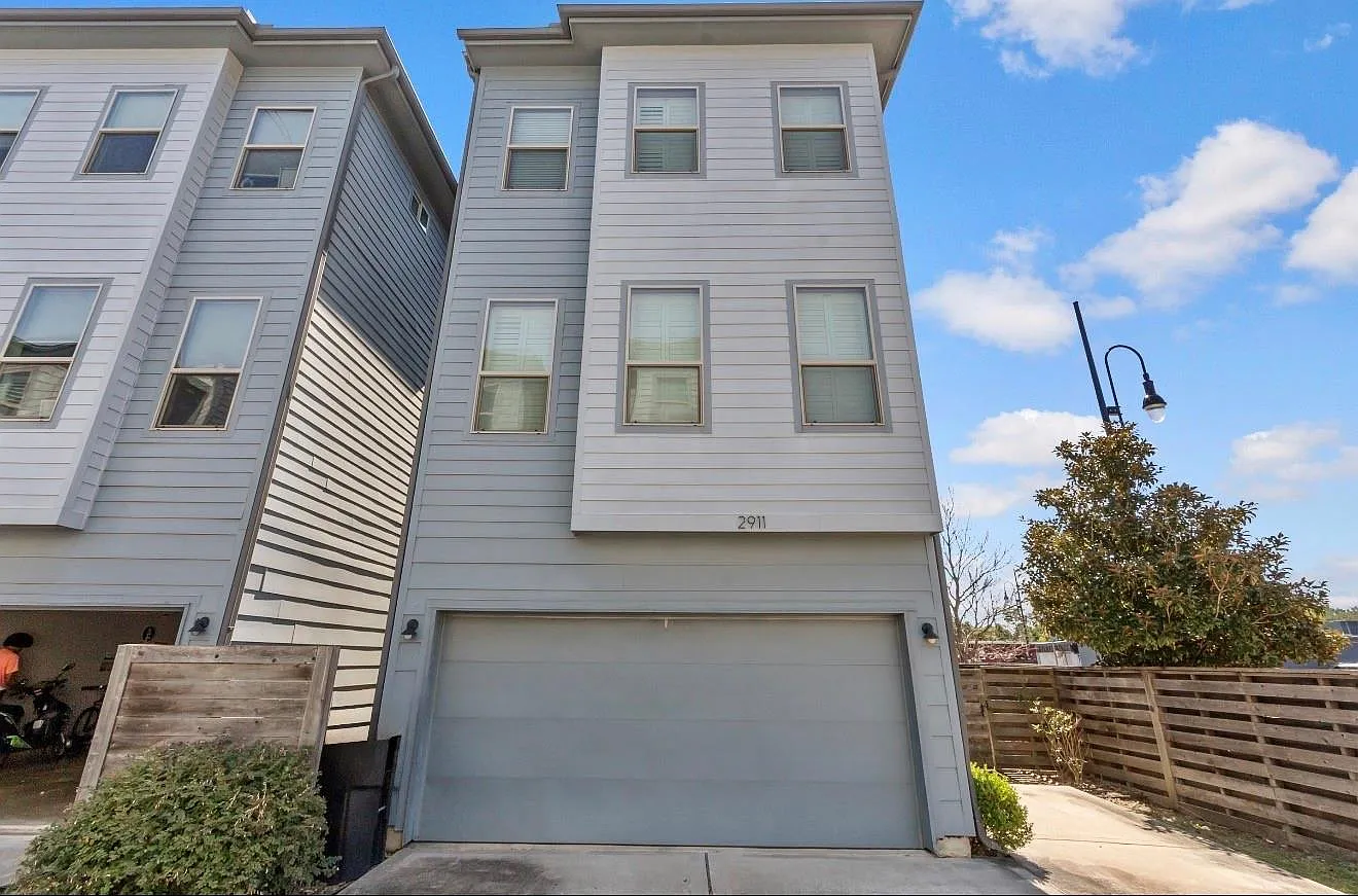 3 bed, 3.5 bath, 2090 sqft, $2,600 — Photo 4