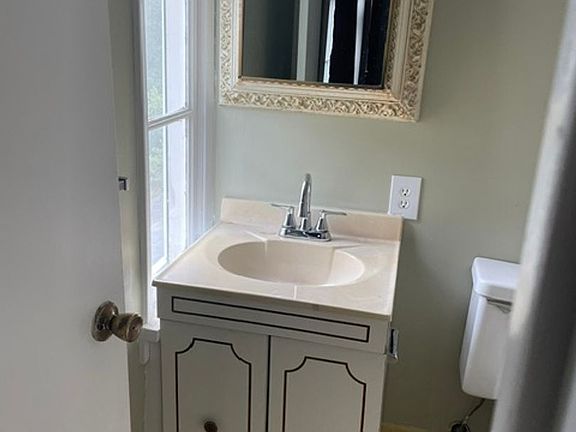 4th image of 170 N Hicks St #4