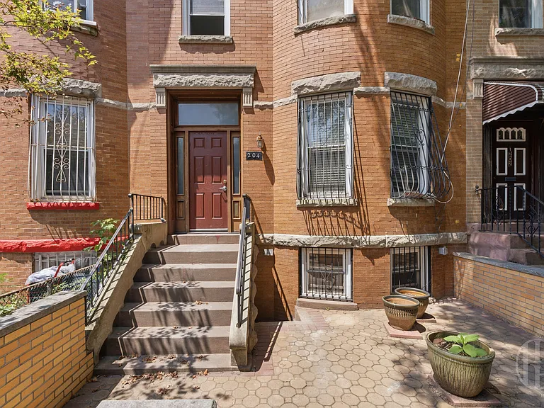 204 E 31st St #2 — Photo 16