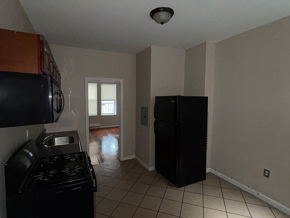 1st image of 395 13th Ave APT 6