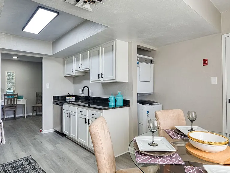 Bayville Apartments — Photo 23