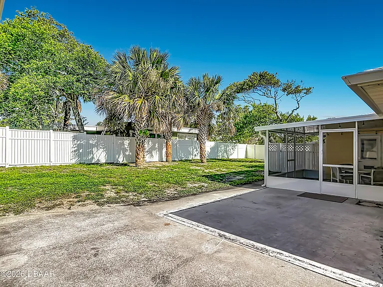 1621 N Oleander Ave — Photo 46