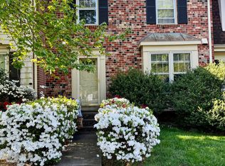9693 Scotch Haven Dr, Vienna, VA 22181